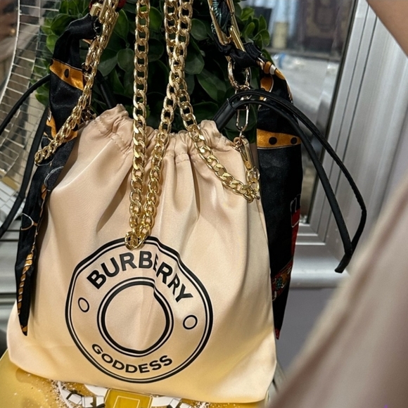 Burberry - Picture 4 of 8